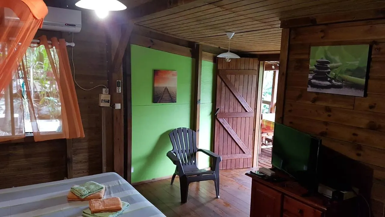 Gîtes Les Lodges des Hauts de Deshaies bungalow Barbade 0*,  Guadeloupe
