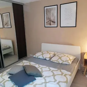 https://maison-de-village-saint-barthelemy-de-vals.hotels-rhonealpes.com